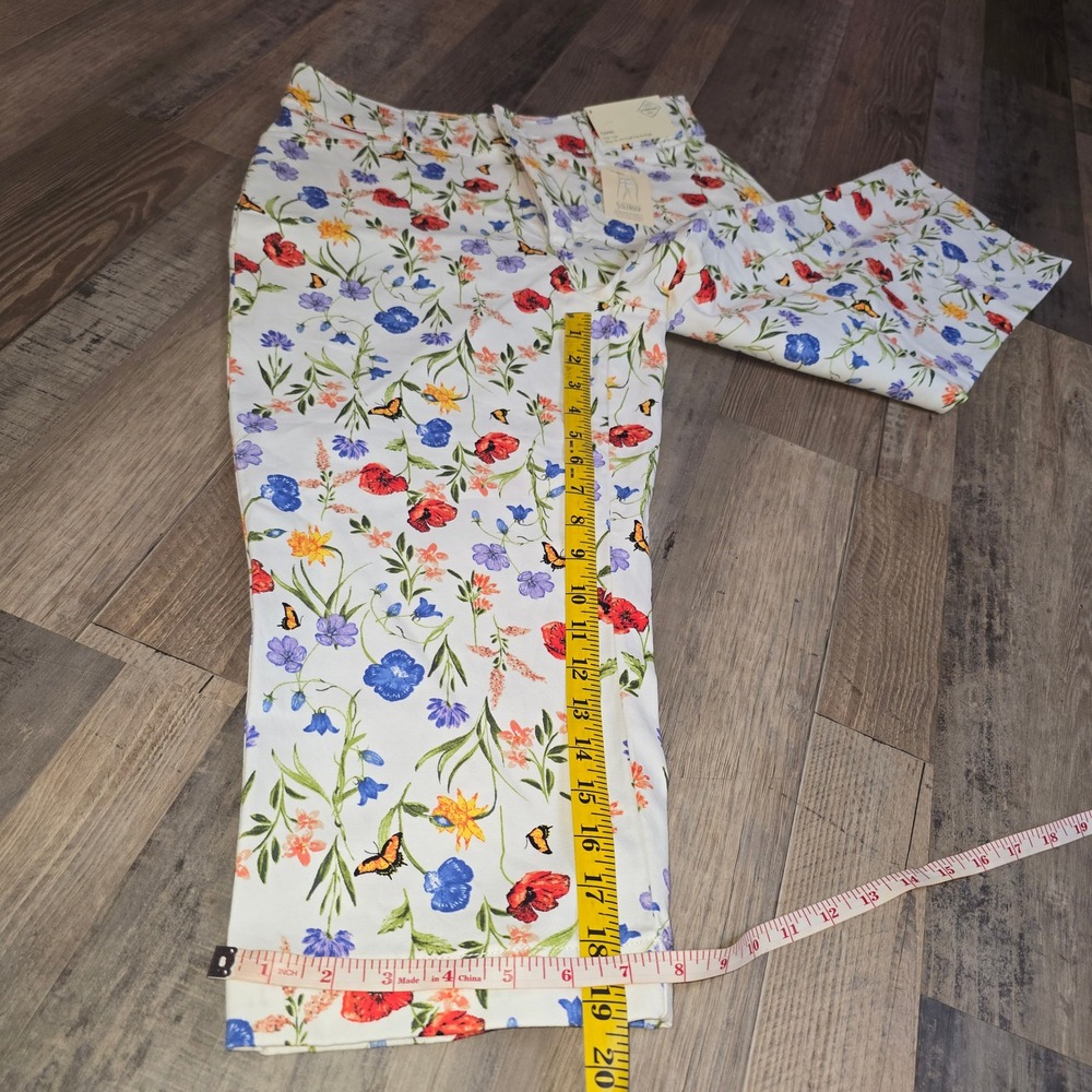 St Johns Bay Floral Capri Pants Womens 8 White Multi Butterfly Tummy Control NWT - Picture 14 of 16